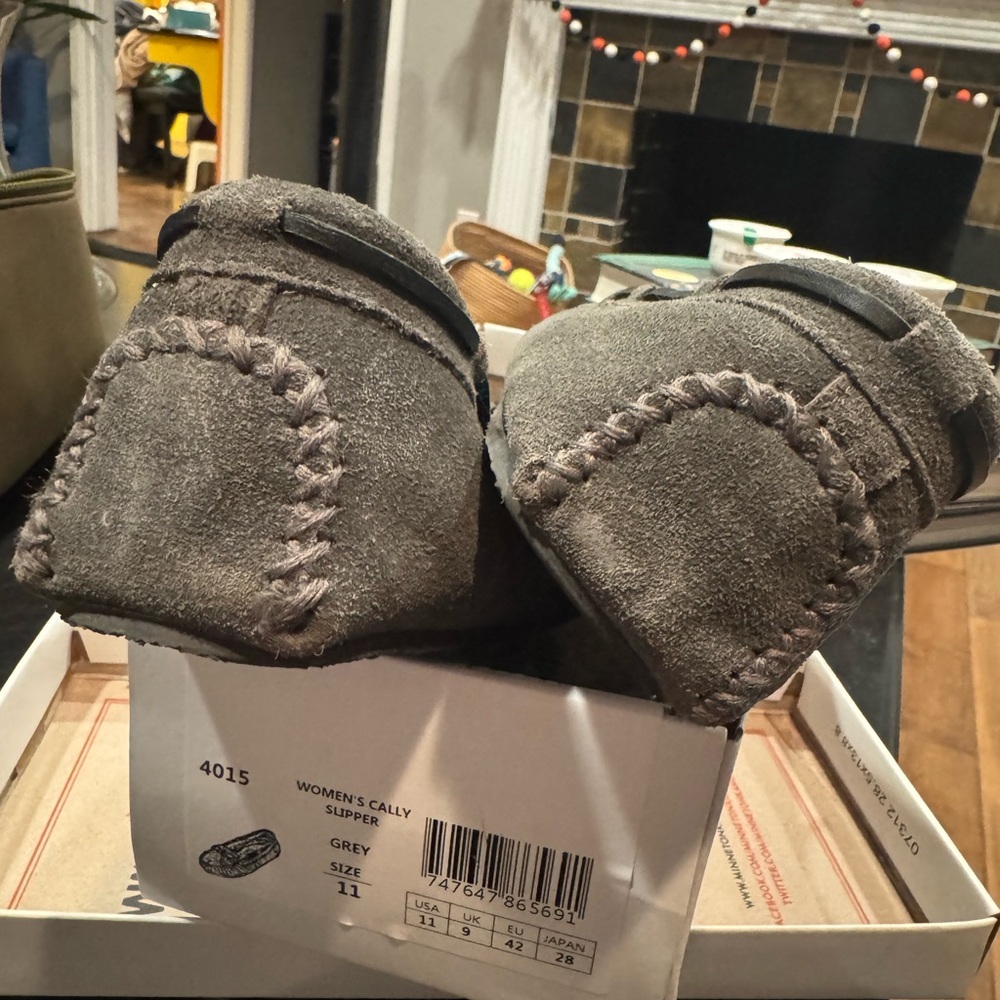 Minnetonka Women's Cally Slipper - Gray - Picture 5 of 12